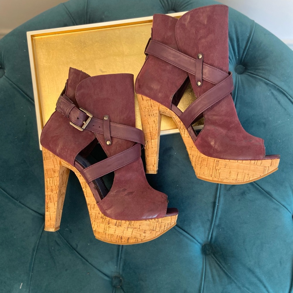 Fashionable tall bootie w/cork sole, sz 8